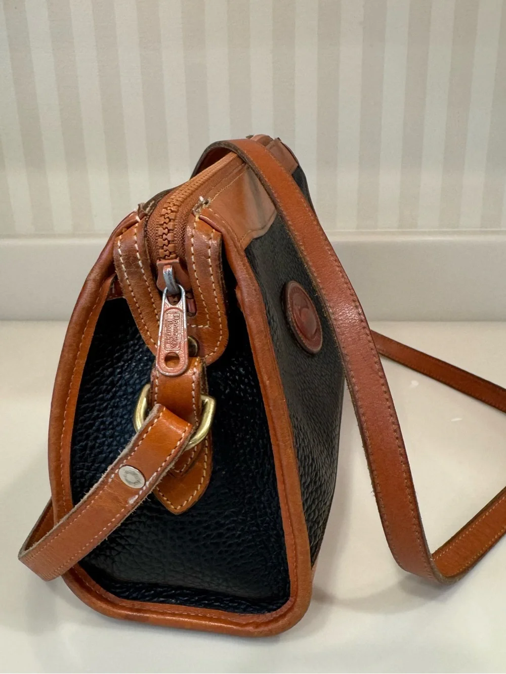 Dooney and Bourke Vintage Black Leather Crossbody Shoulder Bag Made in USA - Picture 7 of 16